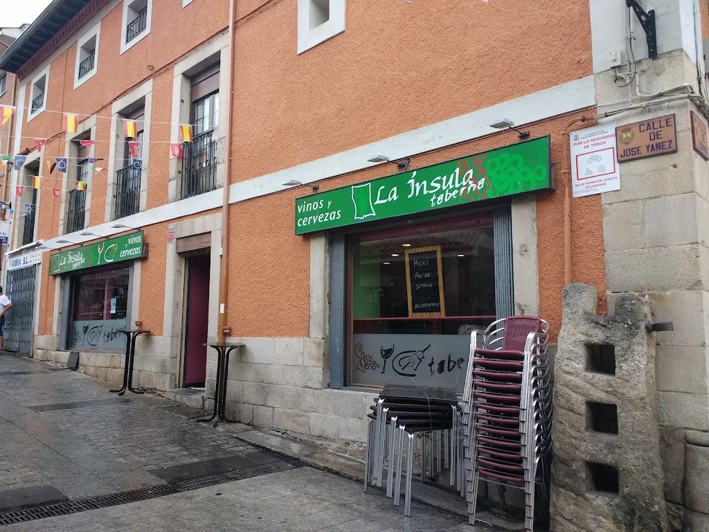 Taberna La Ínsula restaurant in Miraflores de la Sierra