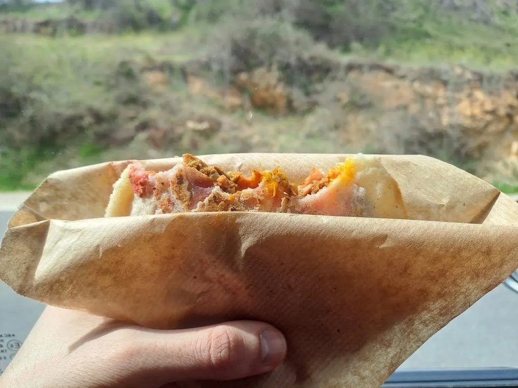 Tom Kazaz_El Mundo en Una Arepa_Montejo de la Sierra_review