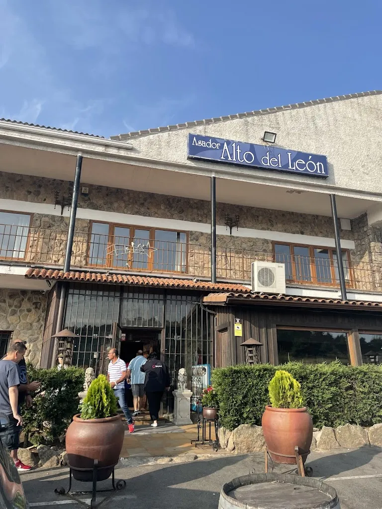 Asador Alto del León_Guadarrama_slider_image_3