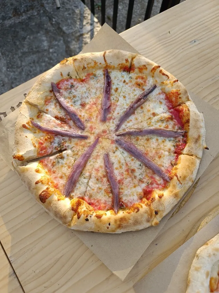 Katherine Vanessa Villamayor Aguayo_Traveler by Lopez & Lopez_Moralzarzal_review