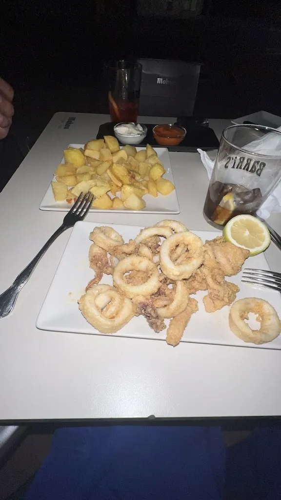 Antonio Linares Saiz_barri's bar_Moralzarzal_review