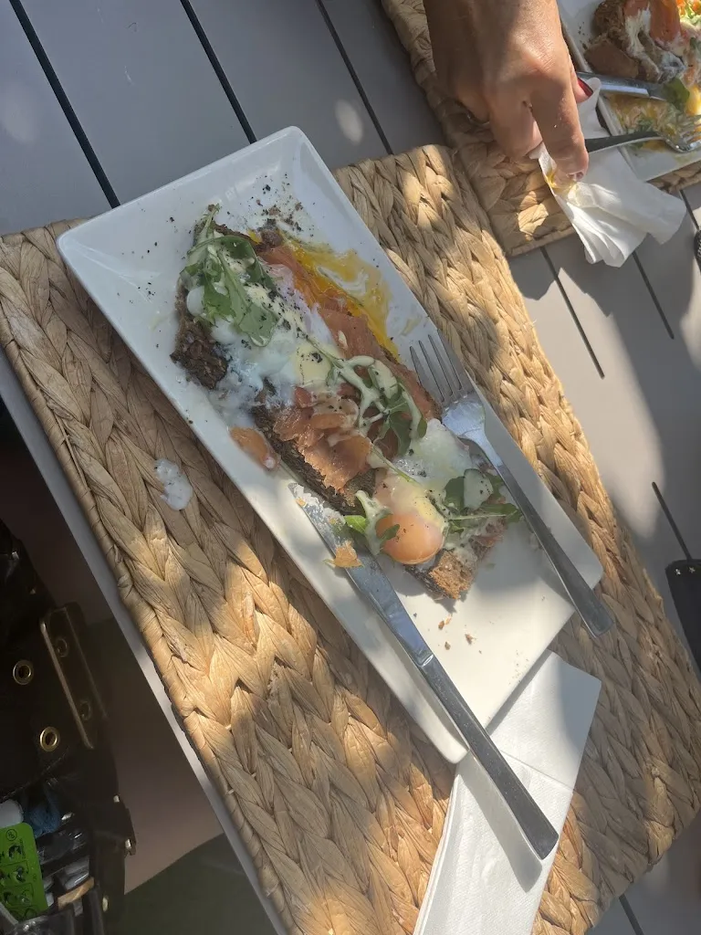 Lucie Elaine hibbert_Secret Garden_Ondara_review