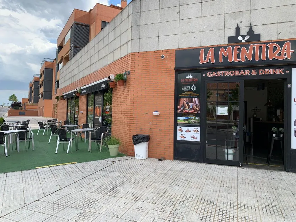 La Nueva Mentira GastroBar & Drinks restaurant in Navalcarnero