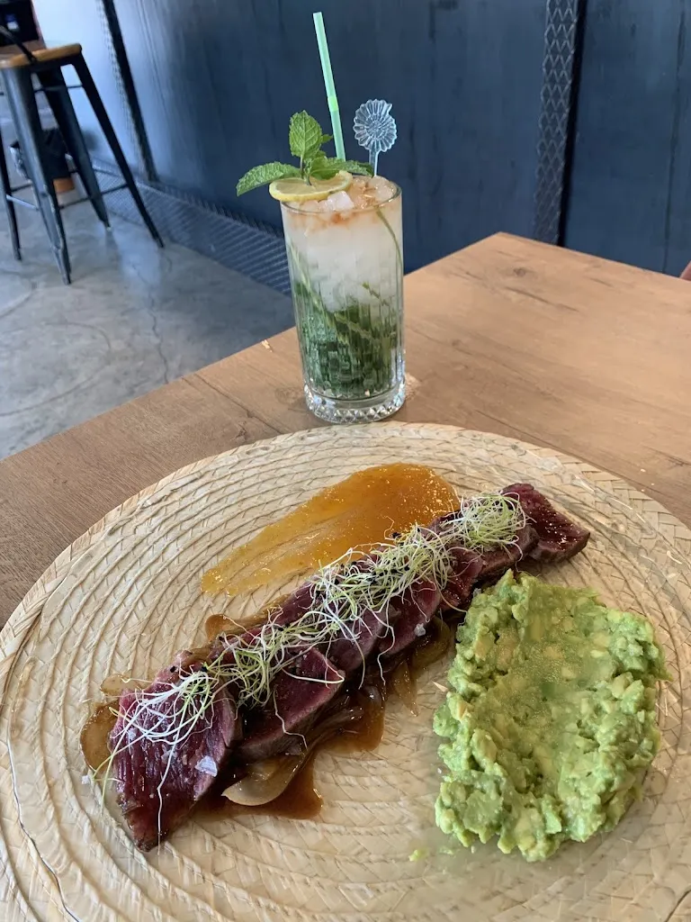 La Nueva Mentira GastroBar & Drinks_Navalcarnero_slider_image_3