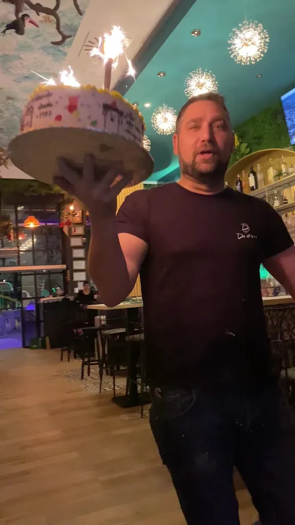 Destino Raíz Restaurant Café_Móstoles_slider_image_2