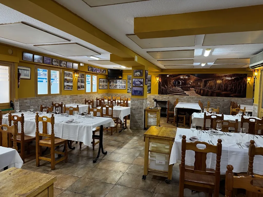 Mesón del Jamón Los Picos restaurant in Móstoles
