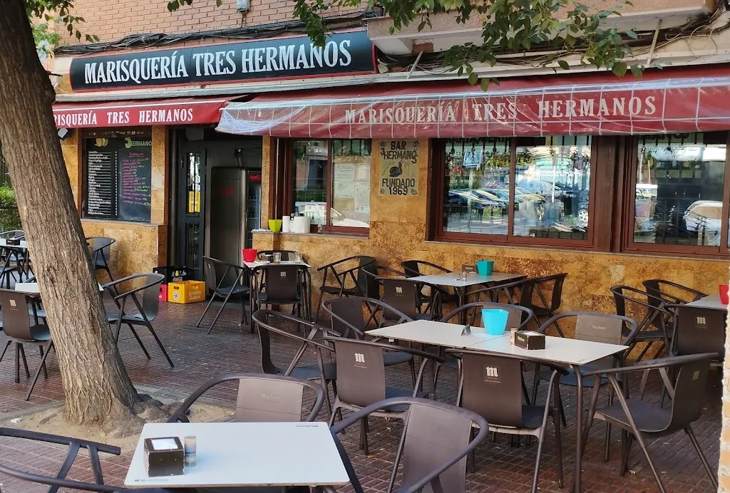 Bar Marisquería Tres Hermanos restaurant in Móstoles