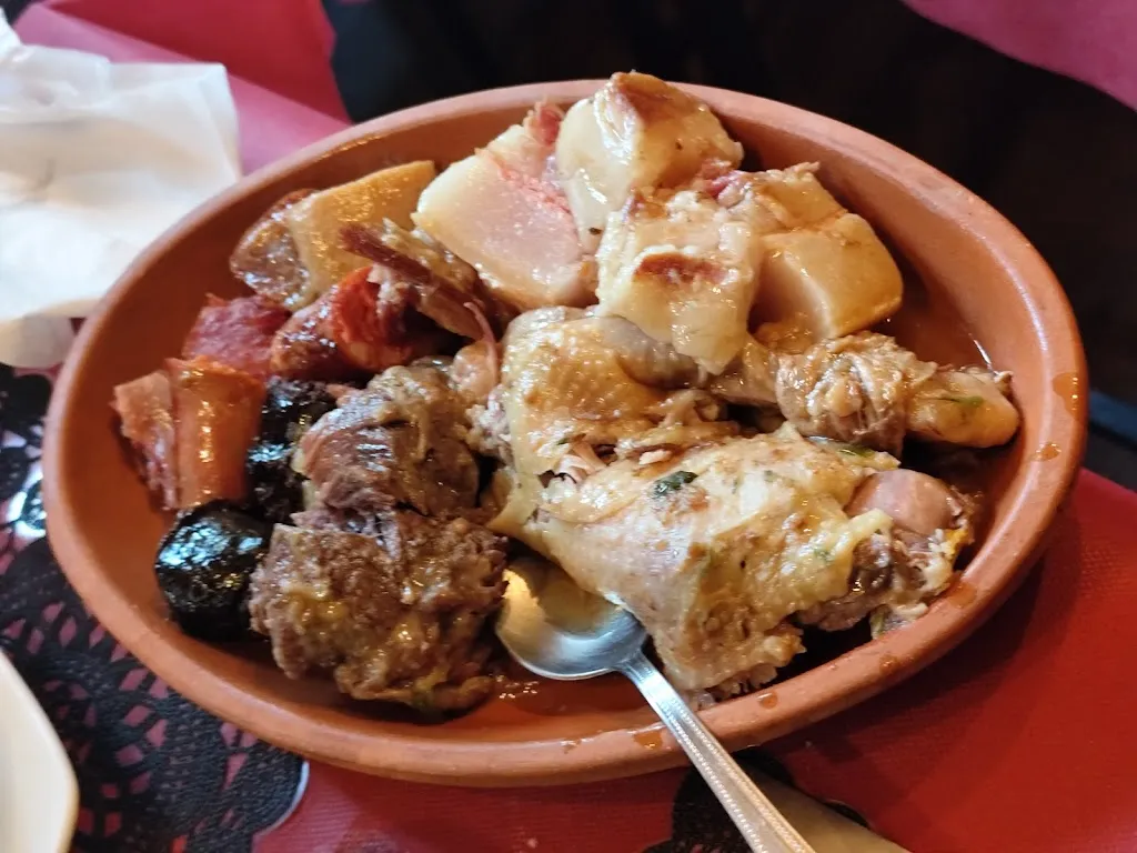 EDUARDO MENESES DEL RIO_CESAR TAPAS_Pozuelo del Rey_review