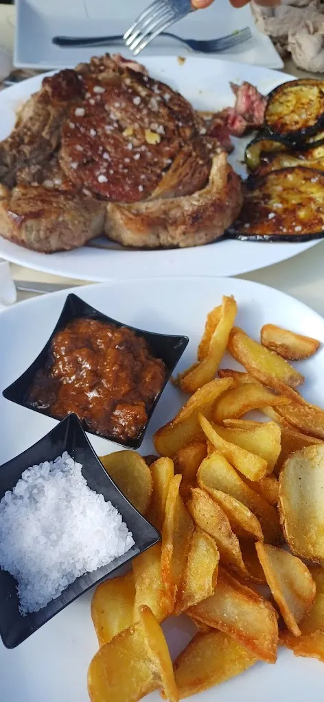 Itziar Burgoa Ropero_CESAR TAPAS_Pozuelo del Rey_review