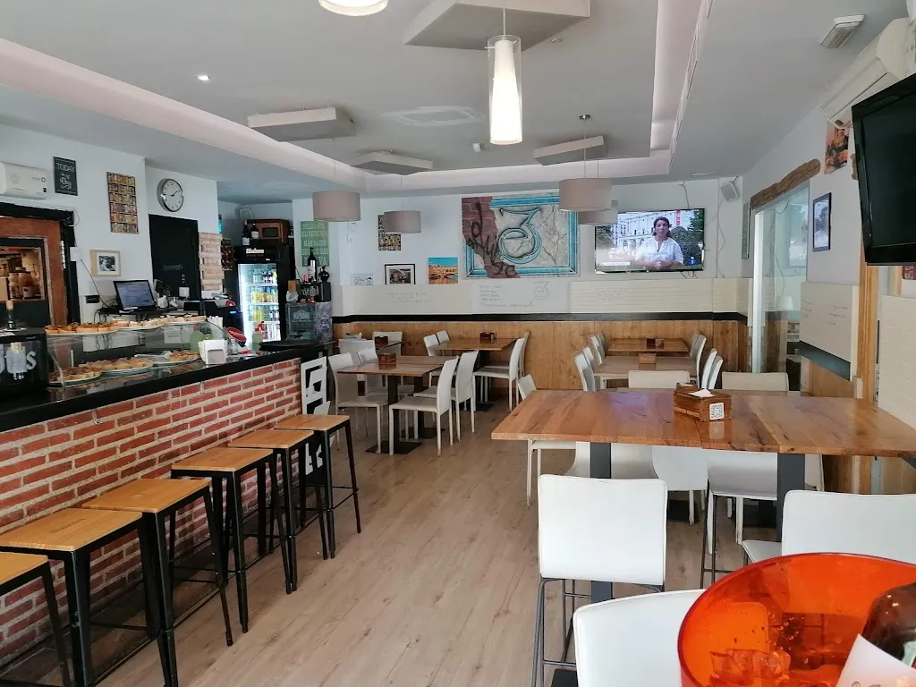 Taberna Entretrés restaurant in Pozuelo de Alarcón