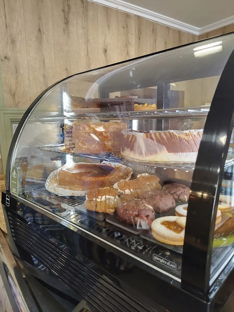 Johnny Olivier_Mitto_Parla_review