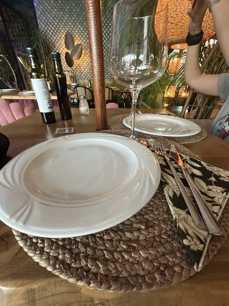 Cesar A. T._Bodega No me Acuerdo_Rozas de Puerto Real_review