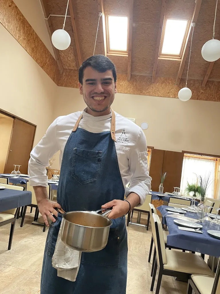 Ana Ropot_El Cuartel de Santa María_Santa María de la Alameda_review