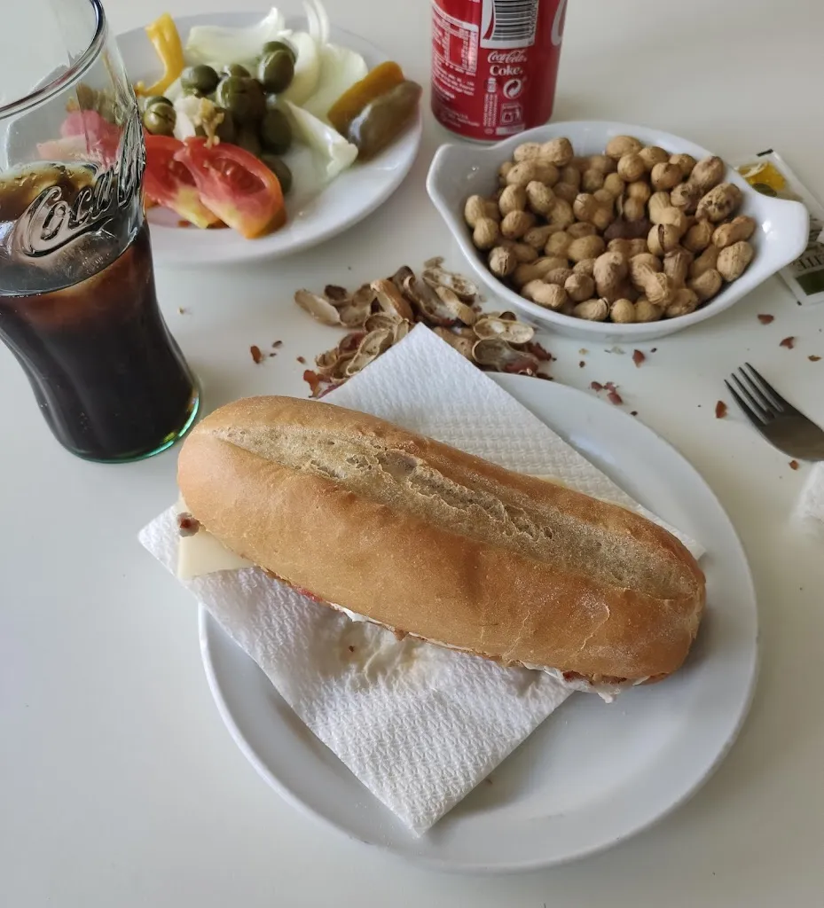 Joan Domènech Ivars_Bar La Bombilla_Ondara_review