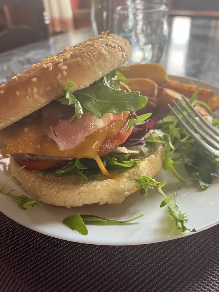 Stella Casado_Cerrado_Serna del Monte La_review