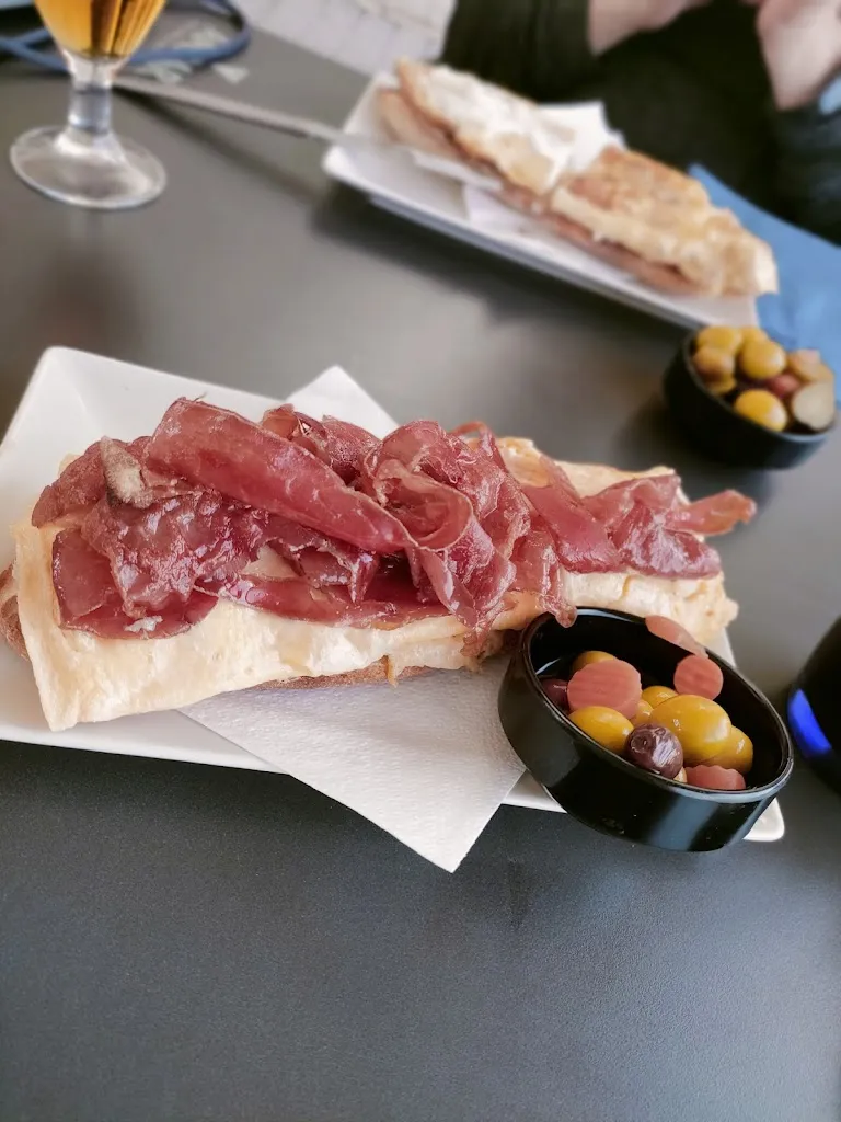 Lluna Miralles Ballester_cafeteria la niña_Ondara_recensione