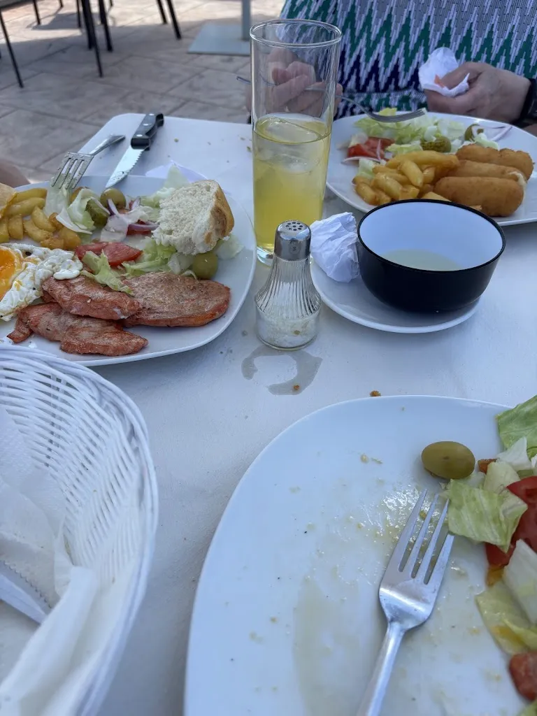 Cesar García_Bar la piscina_Tielmes_review