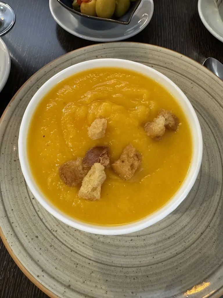 Mia_Los Nuevos Aros_Tetuán de las Victorias_review