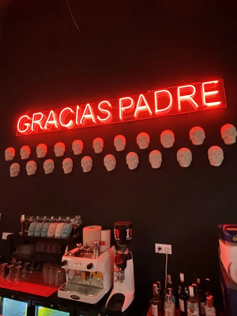 Gracias Padre - El Luchador - Restaurante Mexicano_Pinto_slider_image_3