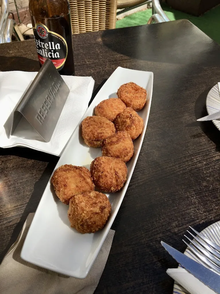 Antonio Gallego_Malauva_Pinto_review