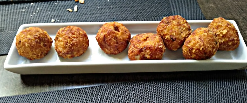 Héctor Tornel_Malauva_Pinto_review