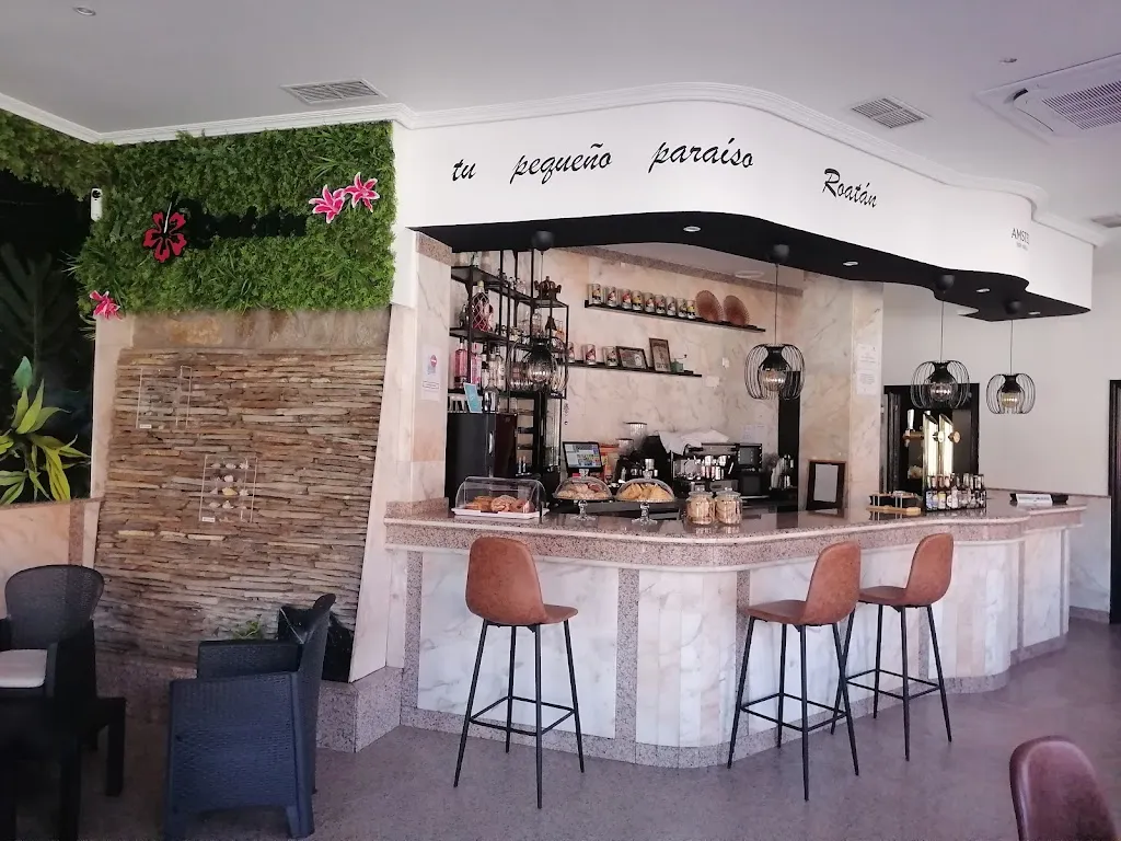 Cafeteria Roatán restaurant in Sevilla La Nueva