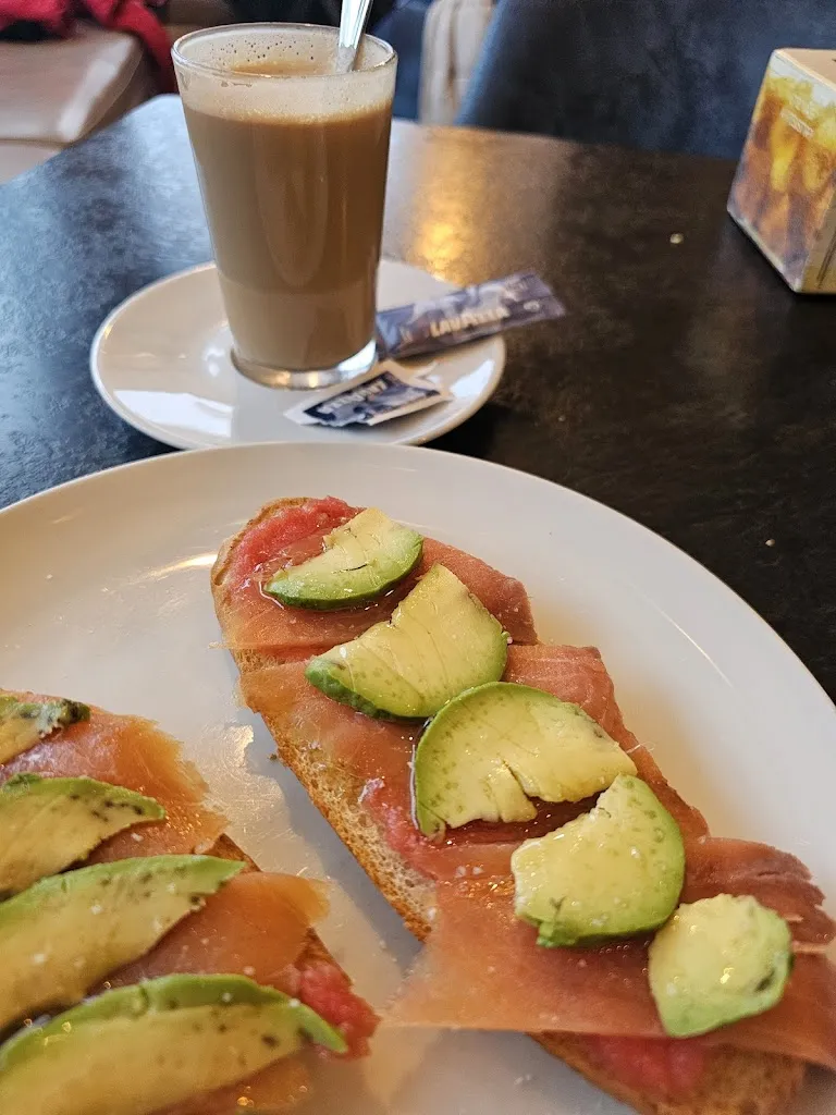 Virginia Herrería_Cafetería La Nueva_Sevilla La Nueva_review