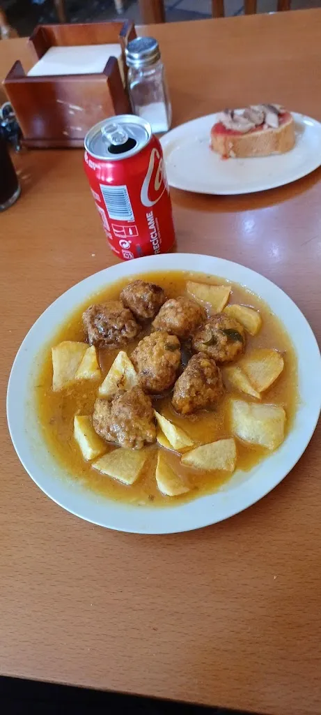 I. Robles_La Taberna de Maure_Torres de la Alameda_review