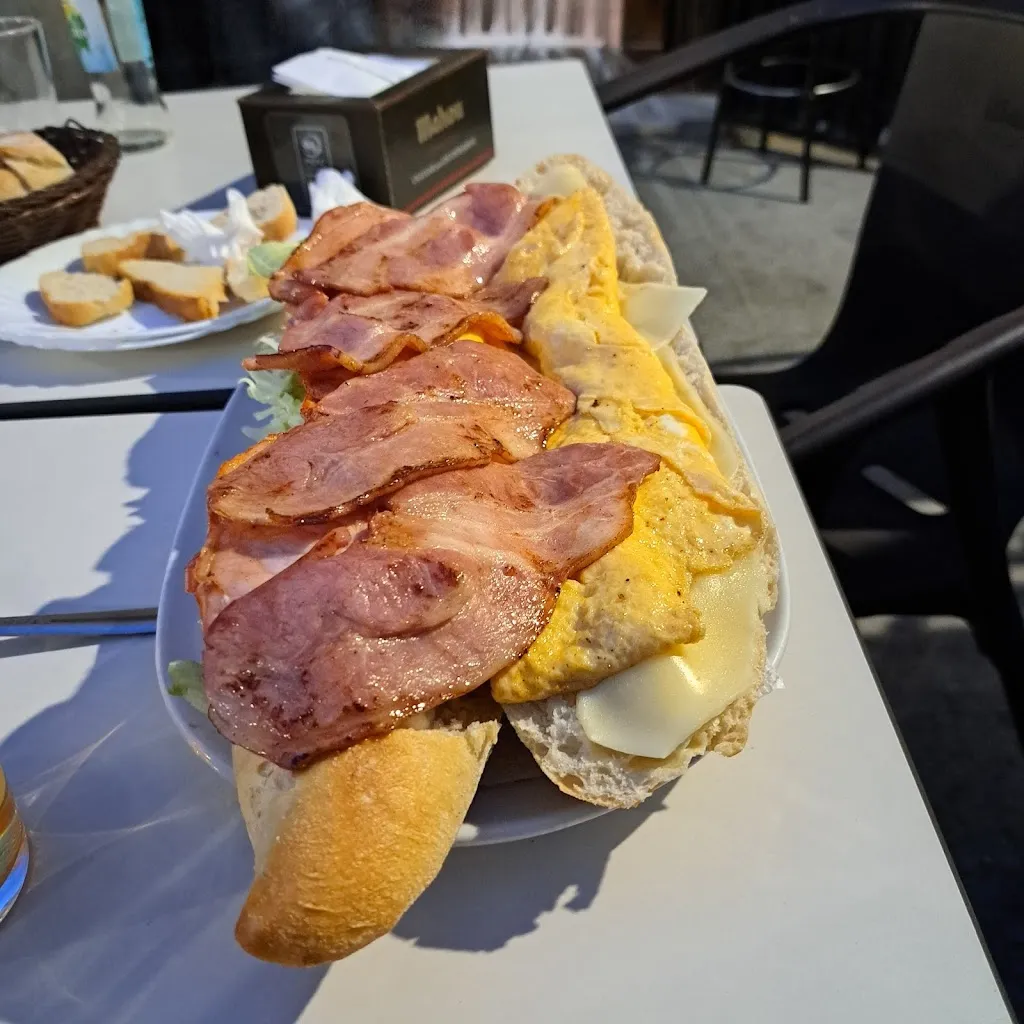 Erick Maitin Morales_Bar café la plaza Valdeavero_Valdeavero_review