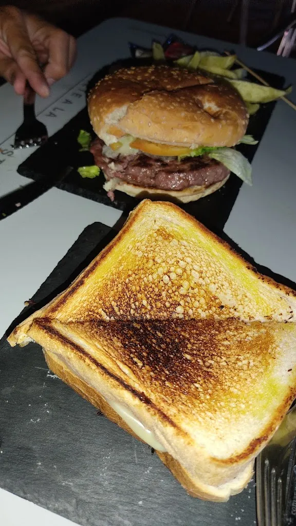 Azabache Bar Restaurante_Torrejón de la Calzada_slider_image_2