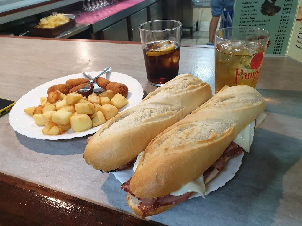 BAR EL TRÉBOL restaurant in Torrelaguna
