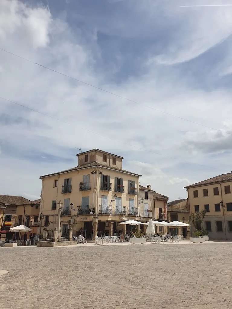 Ingrida Kniukstaite_Bar Square_Torrelaguna_review