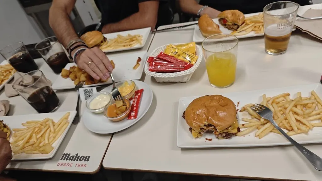 M. Márquez_Bar Las Pistas_Valdeolmos-Alalpardo_review