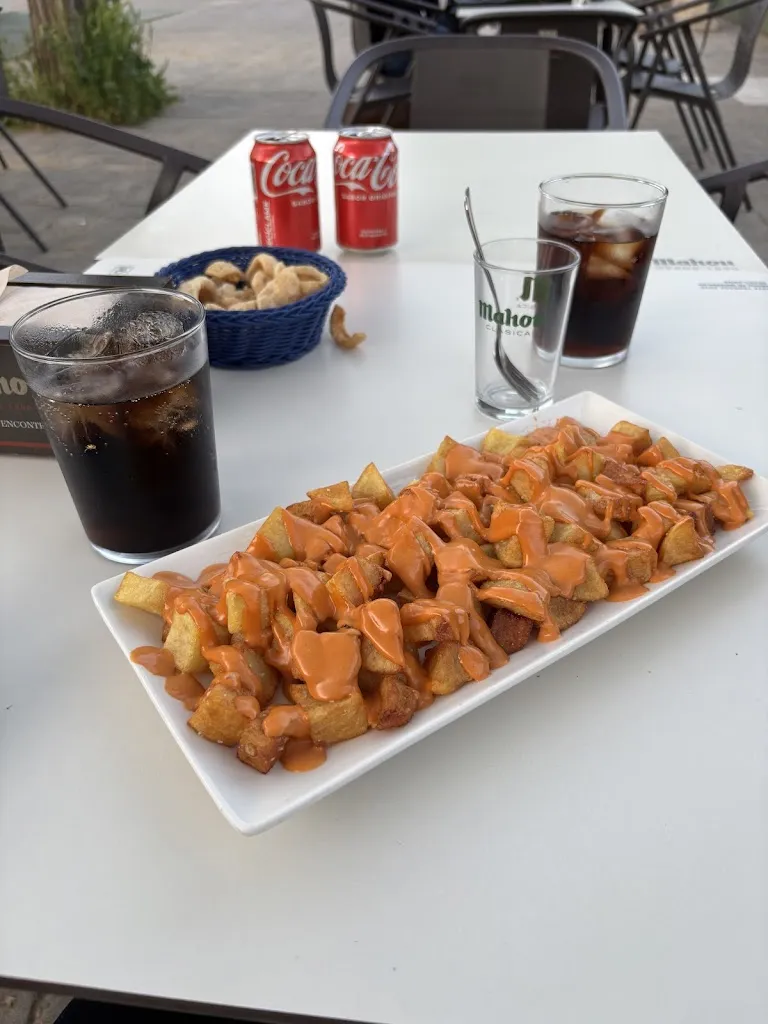 Evelyn Ildiko Turdean_Bar Las Pistas_Valdeolmos-Alalpardo_review