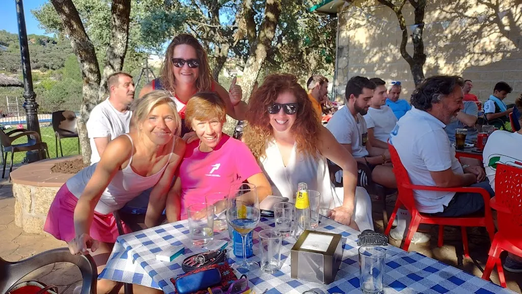 Helena Díaz Román_Chiringuito Piscina de la 4a_Venturada_review