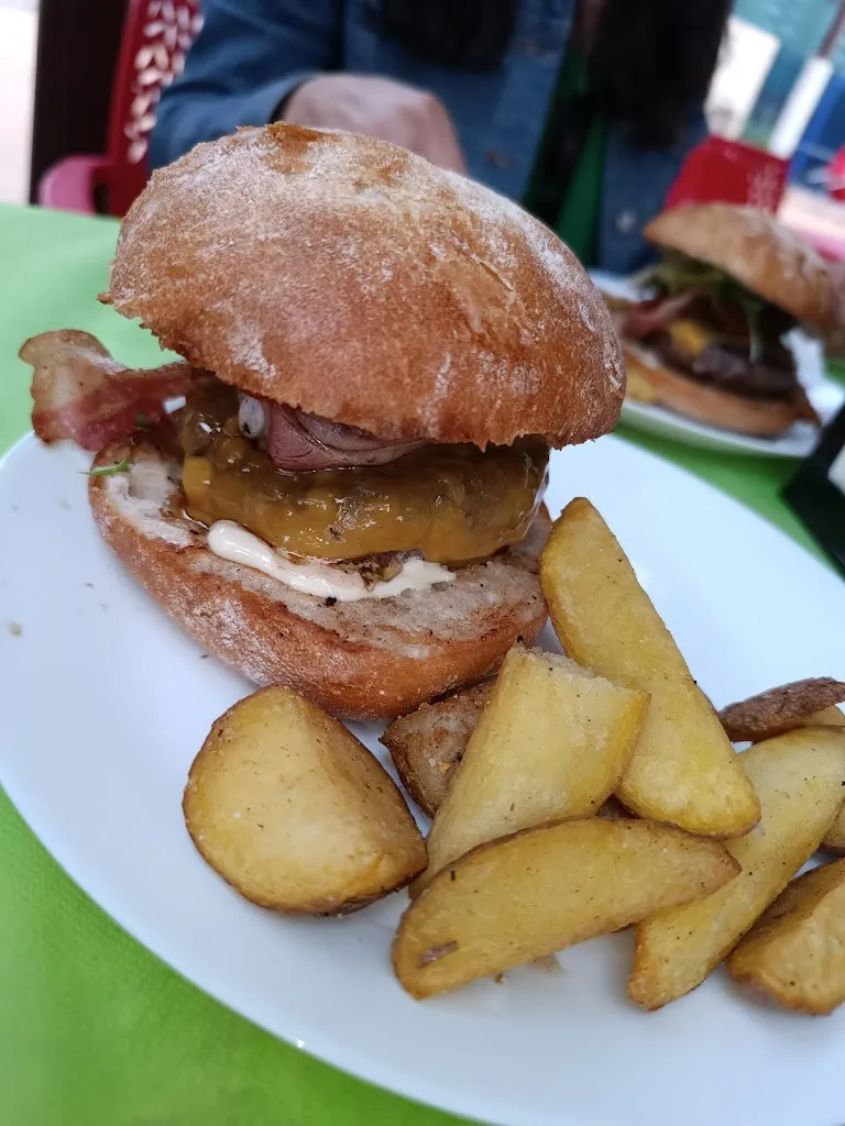 Natalia Arias_Chiringuito Piscina de la 4a_Venturada_review