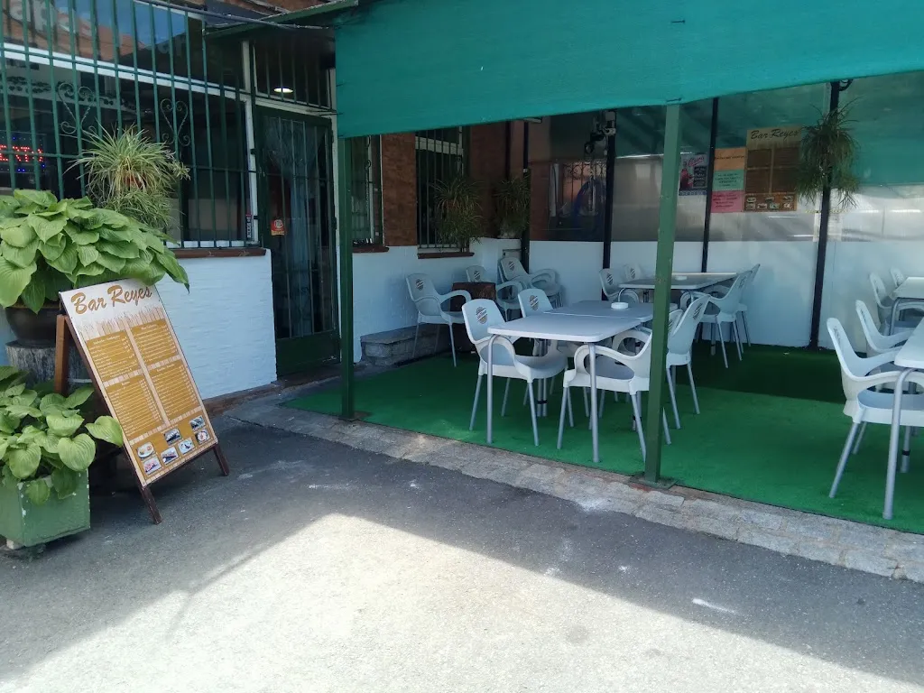 Bar reyes_Venturada_slider_image_3