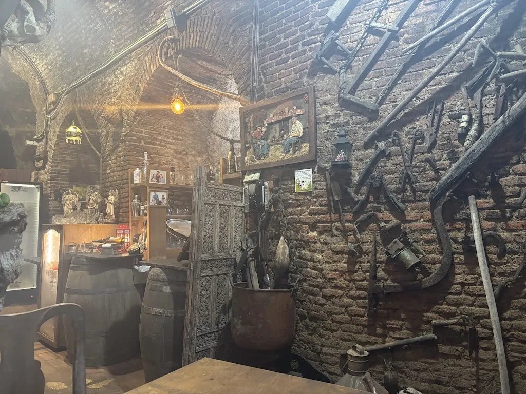 Joaquin Sastre_La Cueva de Villamantilla_Villamantilla_review