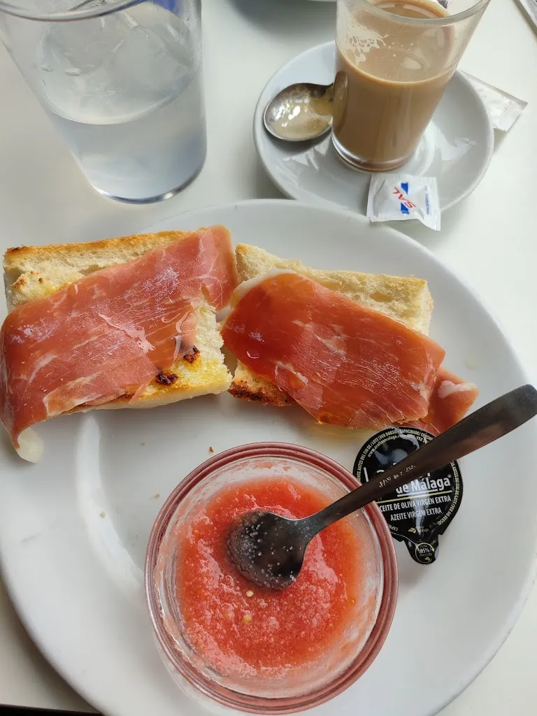 Alvaro Cancio_La Zarzamora Bar_Zarzalejo_review