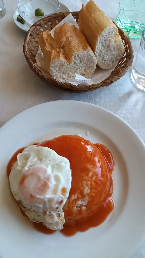 José M. Hdez._La Zarzamora Bar_Zarzalejo_review