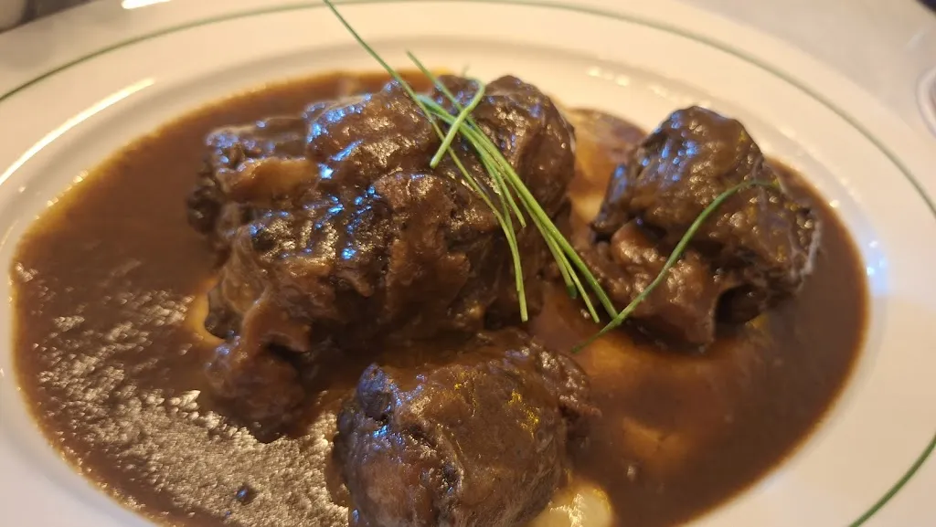 Francisco José Ayuso_Manolo Manolo_Velilla de San Antonio_review