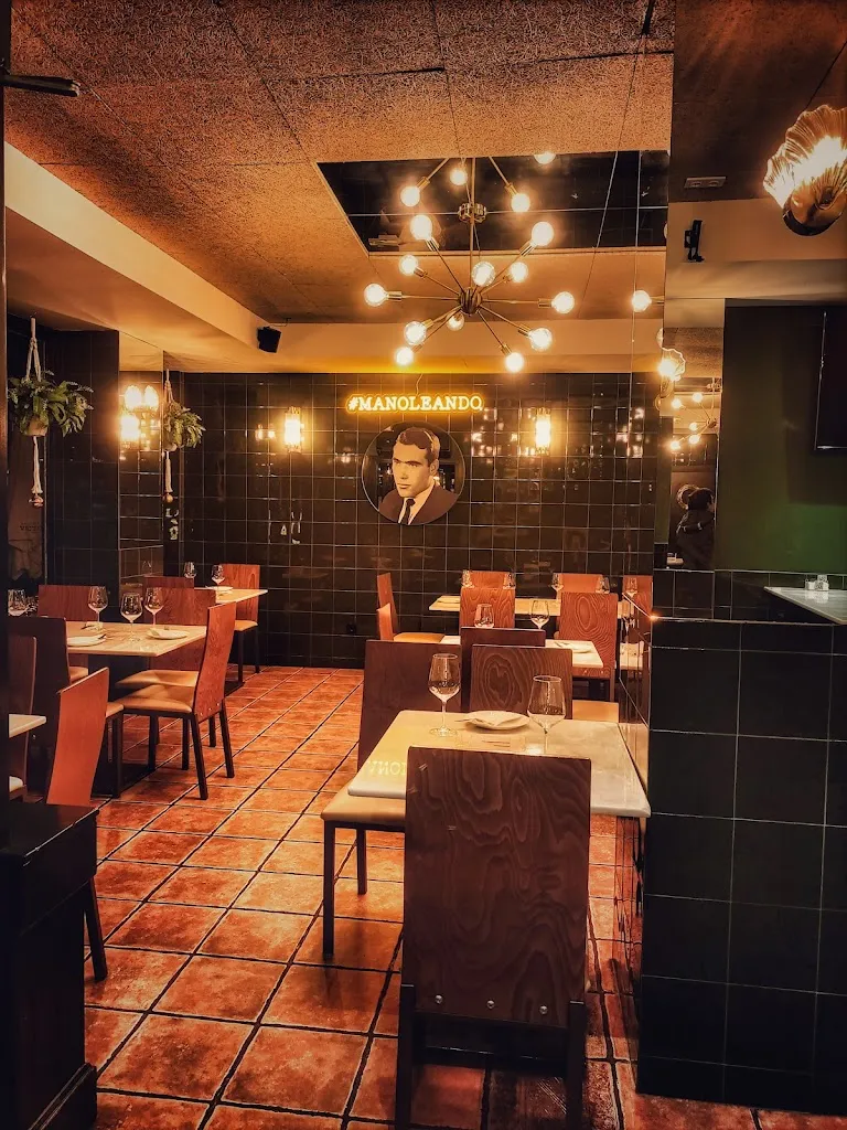 Eduardo Cumplido Pampliega_Manolo Manolo_Velilla de San Antonio_review