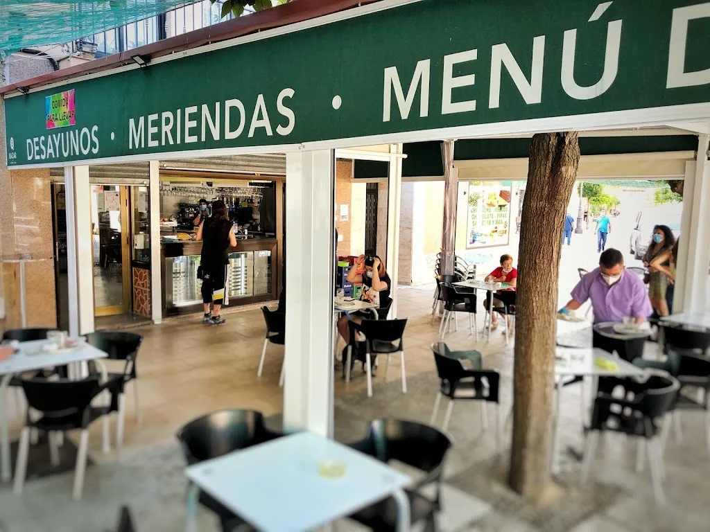 BAR EL Retorno Del Andaluz restaurant in Velilla de San Antonio