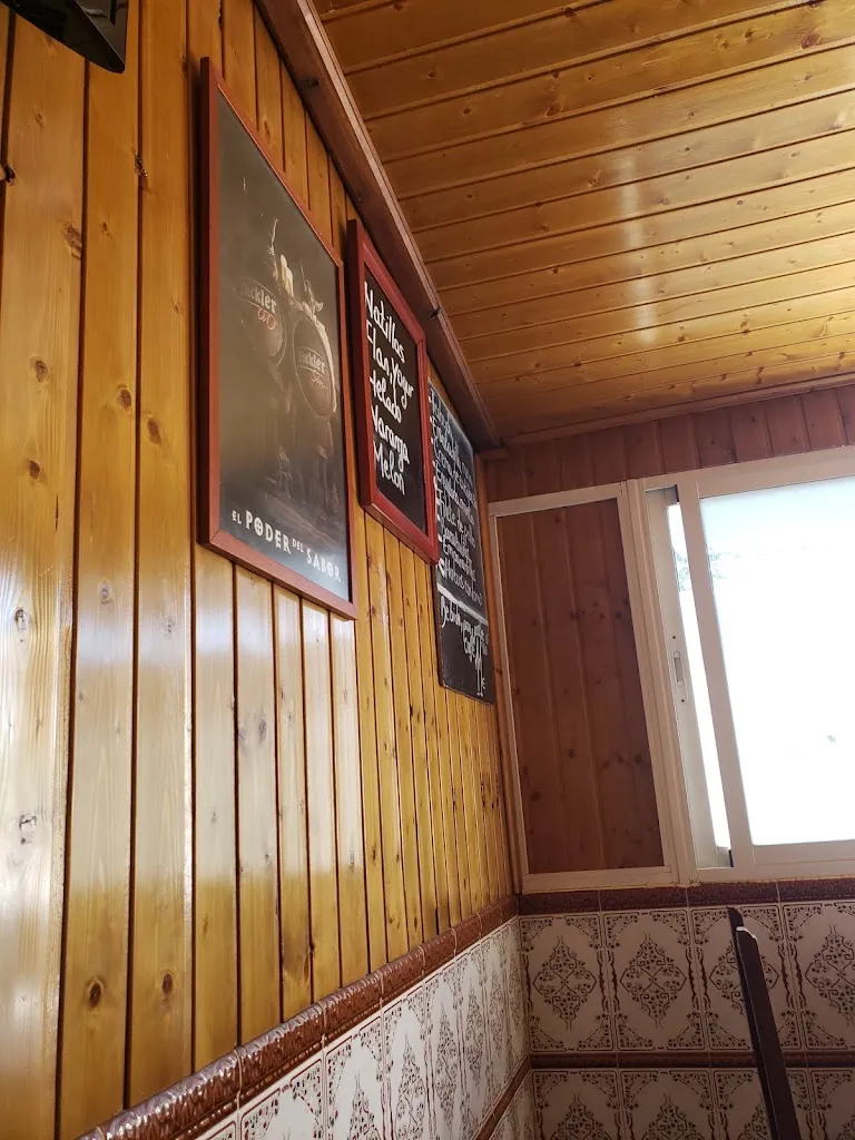 Anonymus Anonymus_Bar El Polígono_Velilla de San Antonio_review