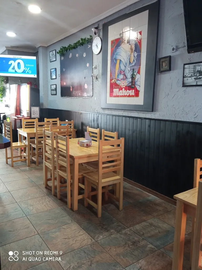 Cervecería La Taberna restaurant in Velilla de San Antonio