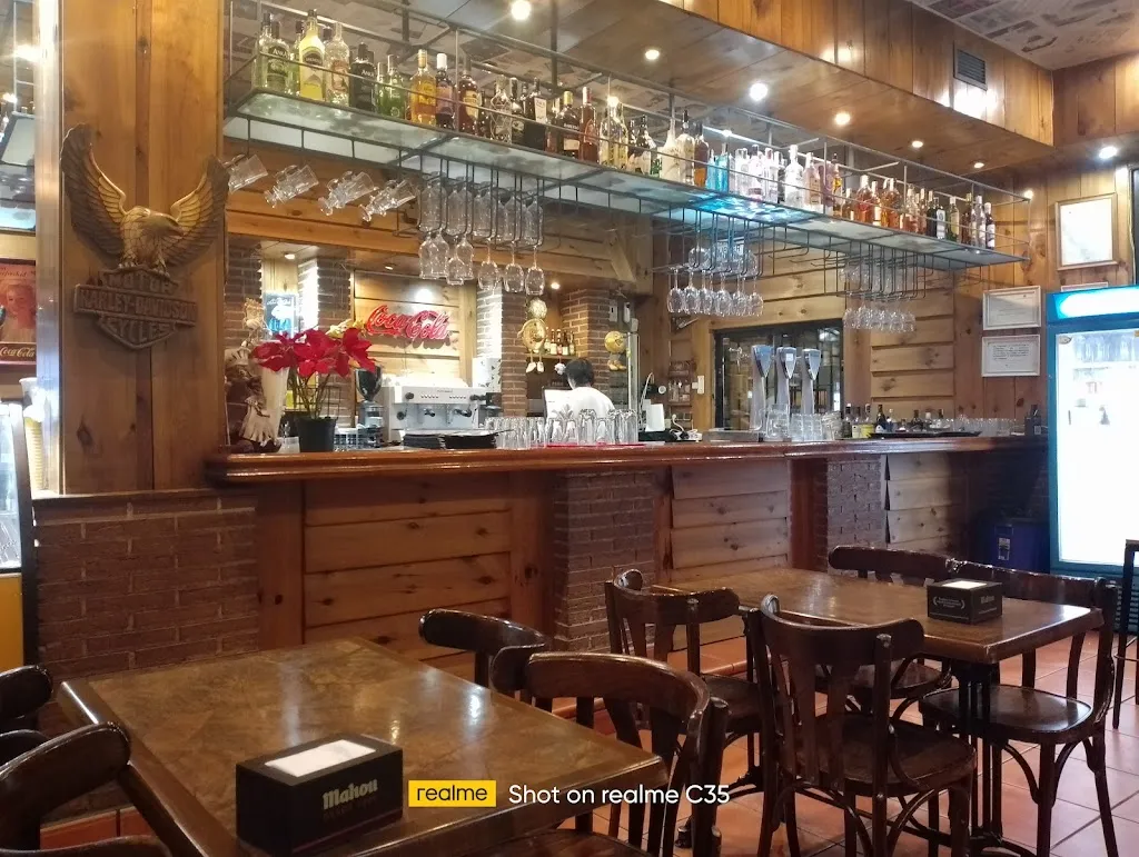 Casa Primavera Burger restaurant in Velilla de San Antonio