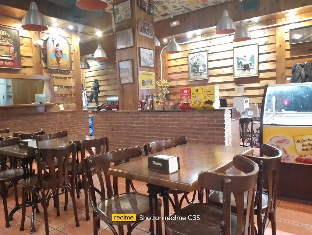 Casa Primavera Burger_Velilla de San Antonio_slider_image_3