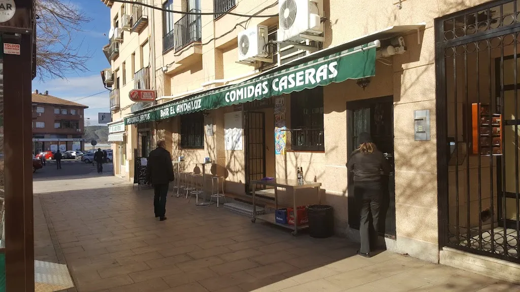 Bar El Andaluz restaurant in Velilla de San Antonio