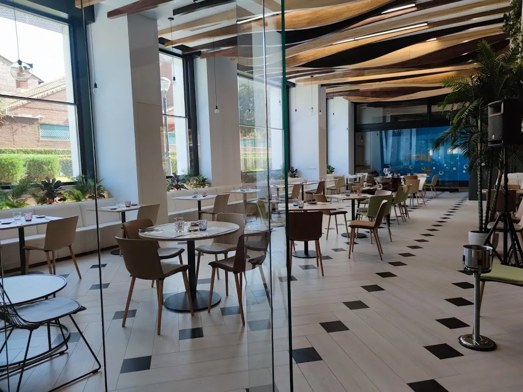 Cafetería Los Madroños_Velilla de San Antonio_slider_image_3