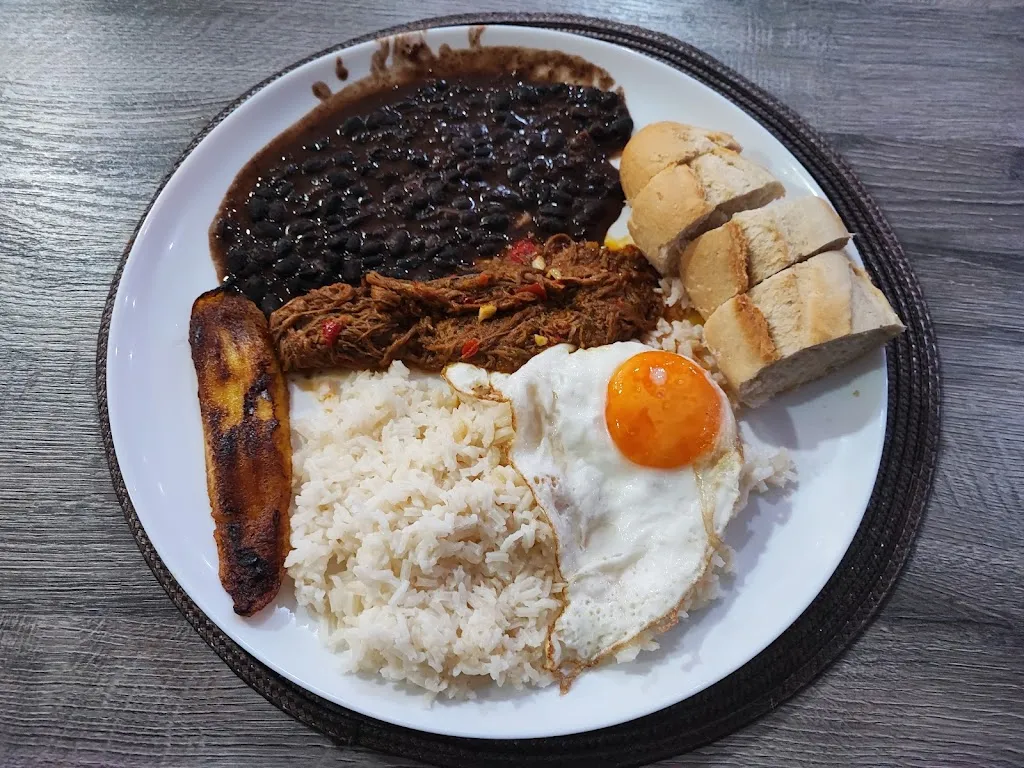 Delibar restaurante cafeteria & pub_Velilla de San Antonio_slider_image_3